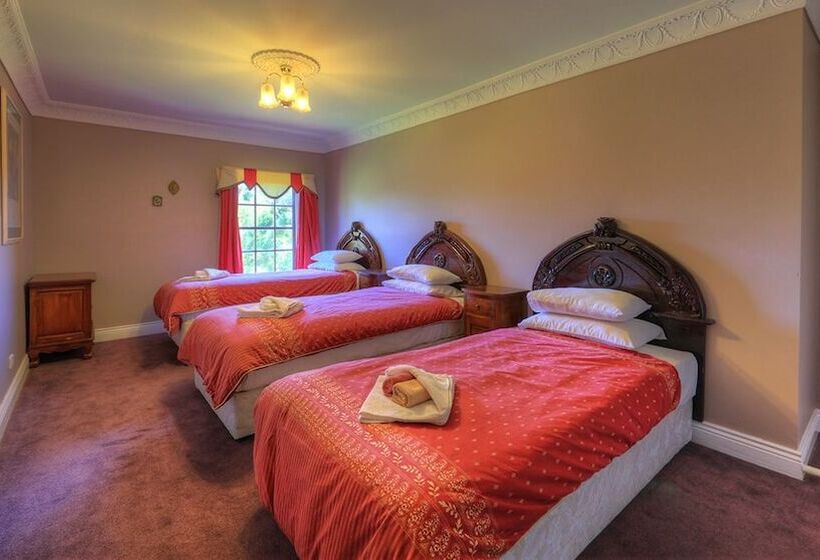 דירת שלושה חדרים, Hatchers Richmond Manor