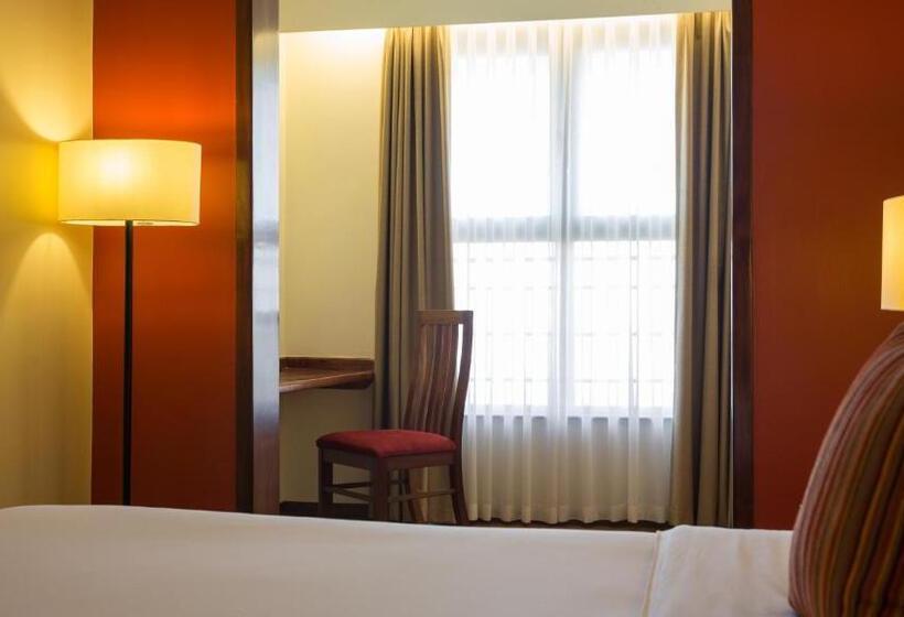 Pokój Club, Ole Sereni