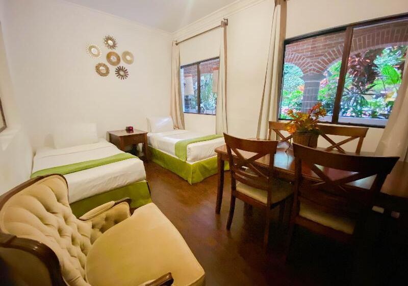 Люкс, Adya Nalendra Boutique