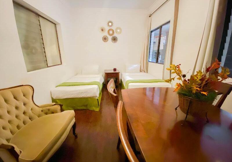 Люкс, Adya Nalendra Boutique