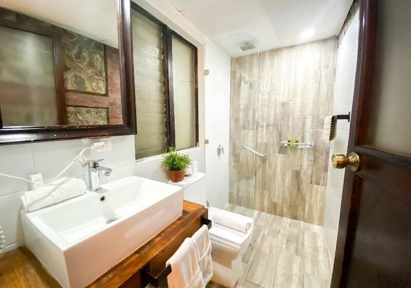 Люкс, Adya Nalendra Boutique