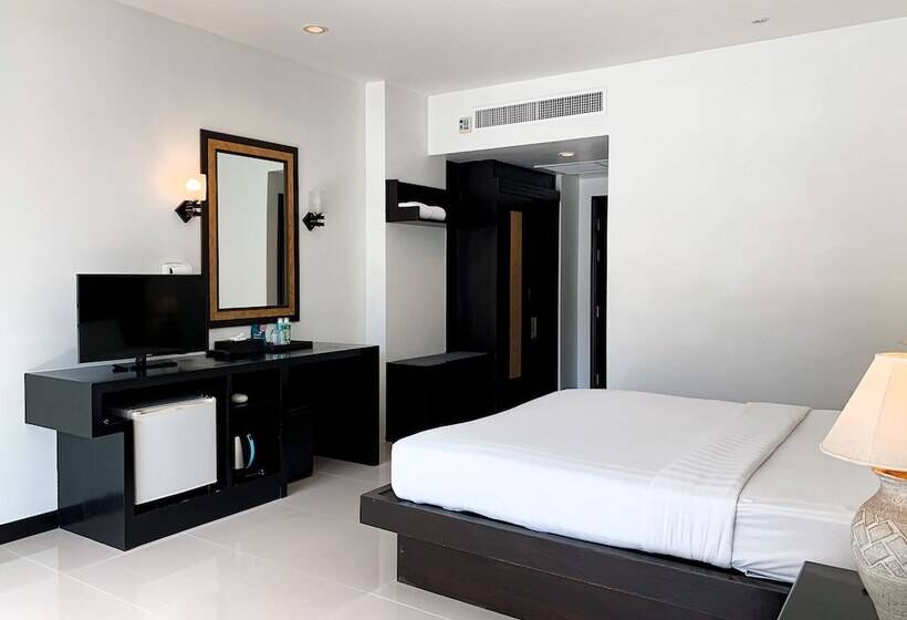 수피리어 룸 풀장 전망, Amata Patong