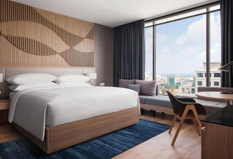 キングサイズベッドのデラックスルーム, Courtyard By Marriott Phnom Penh