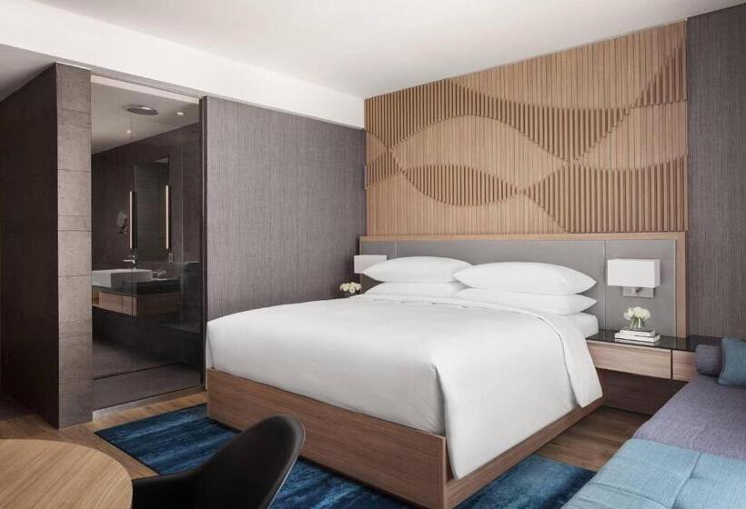 غرفة ديلوكس سرير كينج, Courtyard By Marriott Phnom Penh