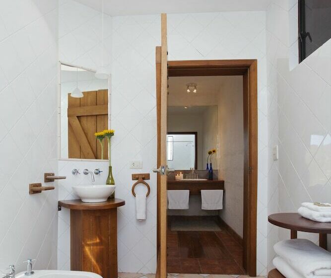 可观山景的豪华套房, El Crater