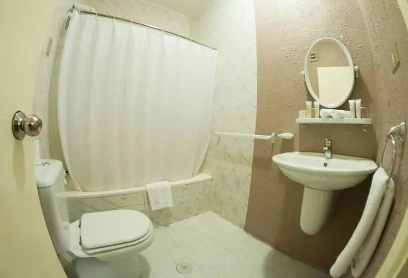 اتاق استاندارد سه نفره, La Maison