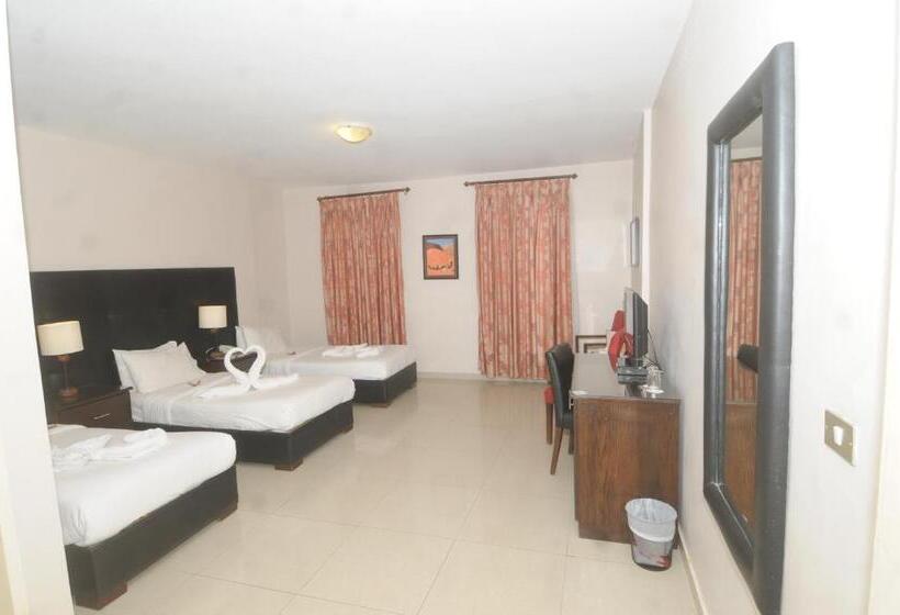 اتاق استاندارد سه نفره, La Maison