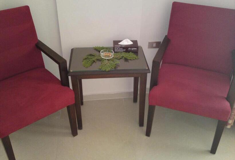 اتاق استاندارد سه نفره, La Maison