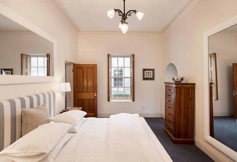 ガーデンビュースイート, Oscars Waterfront Boutique