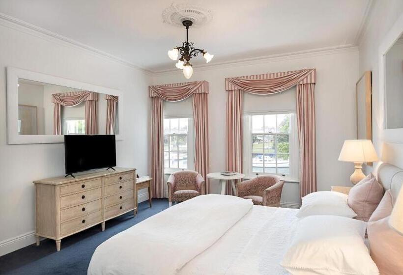 リバービュースイート, Oscars Waterfront Boutique