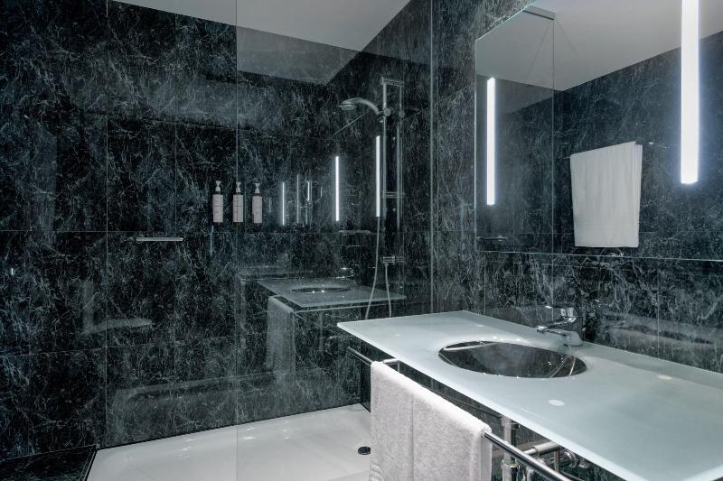 4인용 수피리어 룸, Scarlet Dago