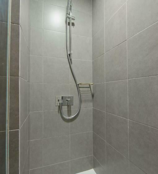 اتاق خانوادگی با چشم‌انداز باغ, Oasis Salinas Sea