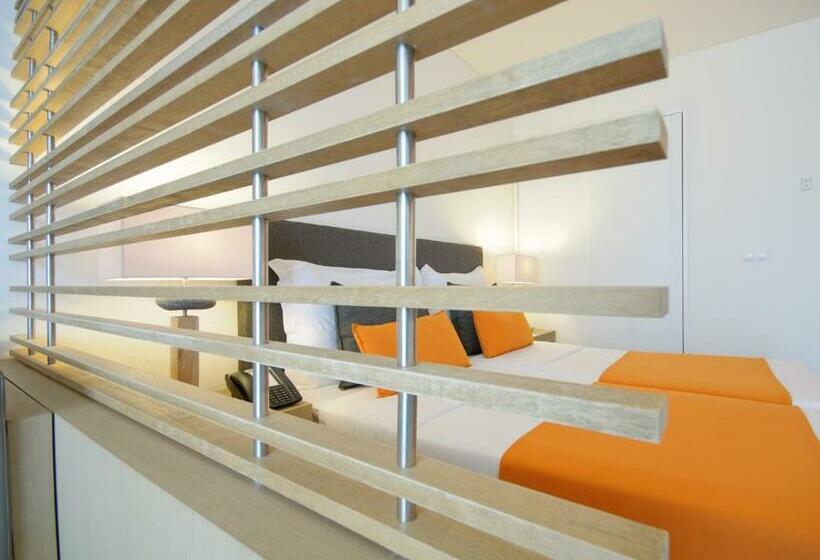 اتاق اساندارد با چشم‌انداز جانبی به دریا, Oasis Salinas Sea