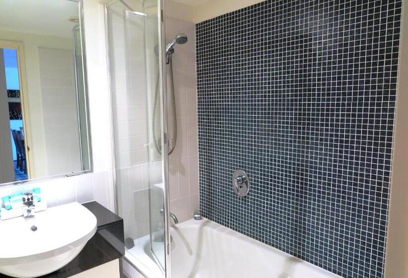 패밀리 아파트, Seachange Coolum Beach