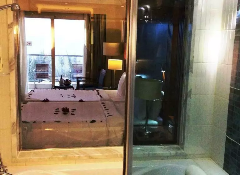 اتاق سه نفره دلوکس با چشم‌انداز دریا, Xperience Sea Breeze Resort