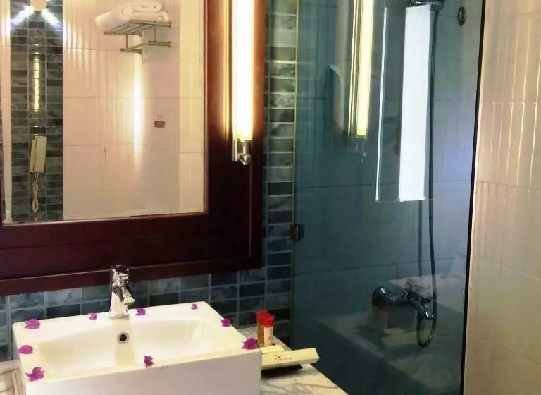 اتاق خانوادگی تودرتو, Xperience Sea Breeze Resort