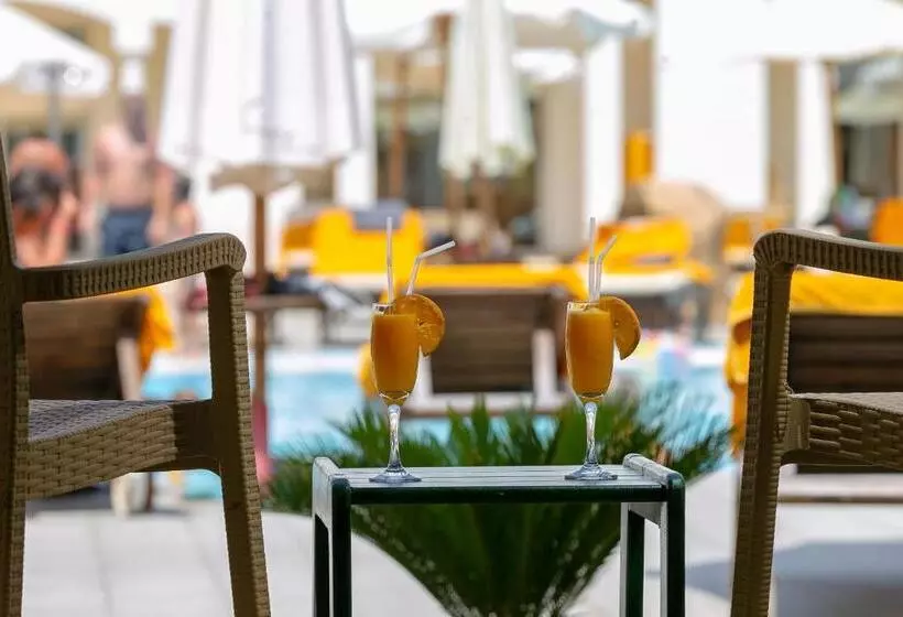 اتاق استاندارد با چشم‌انداز استخر, Xperience Sea Breeze Resort