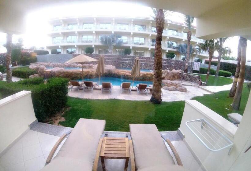 Standard swim-up room, Xperience Sea Breeze Resort