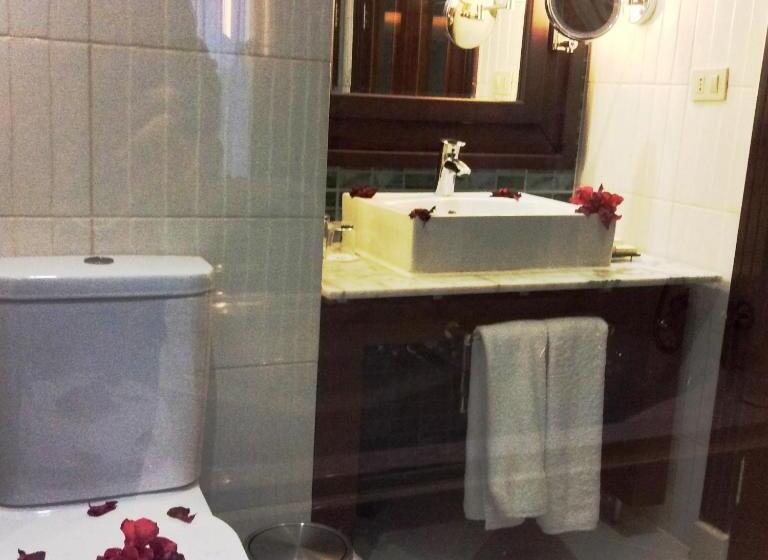 اتاق خانوادگی تودرتو, Xperience Sea Breeze Resort