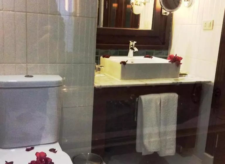 اتاق خانوادگی تودرتو, Xperience Sea Breeze Resort