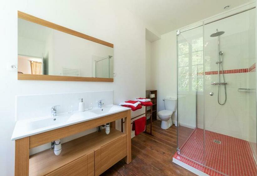 Полулюкс Вид на Сад, Château Le Méjean