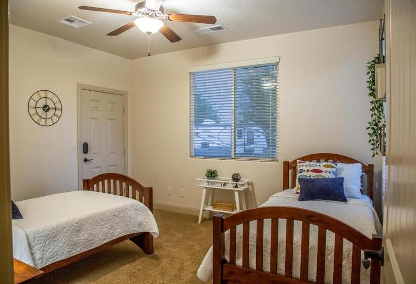 جناح غرفتين نوم, Hurricane Hill Home