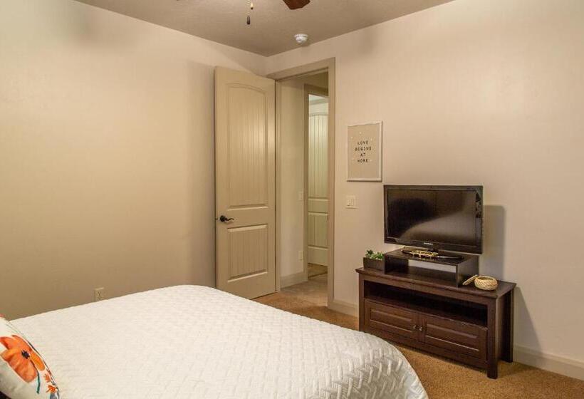 جناح غرفتين نوم, Hurricane Hill Home