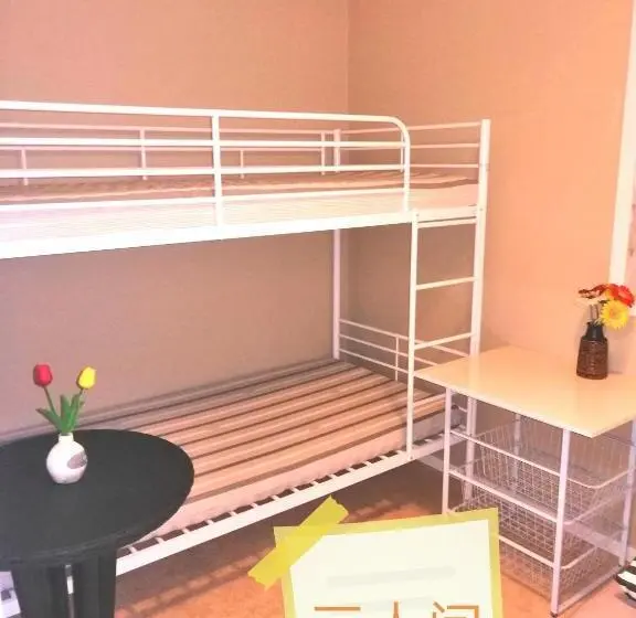 اتاق استاندارد سه تخته با سرویس بهداشتی مشترک, Beijing Home