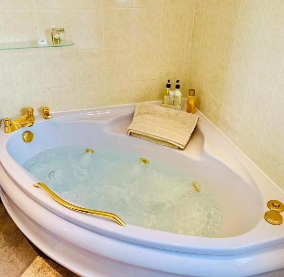 Номер Стандарт, White Wings