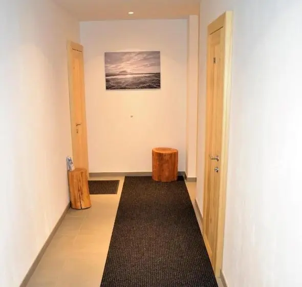 １ベッドルームアパートメント, Residence Post