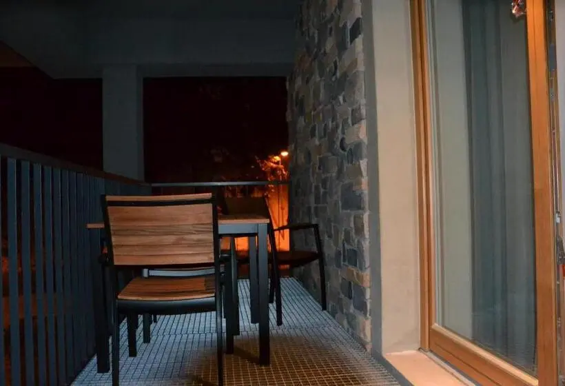 １ベッドルームアパートメント, Residence Post