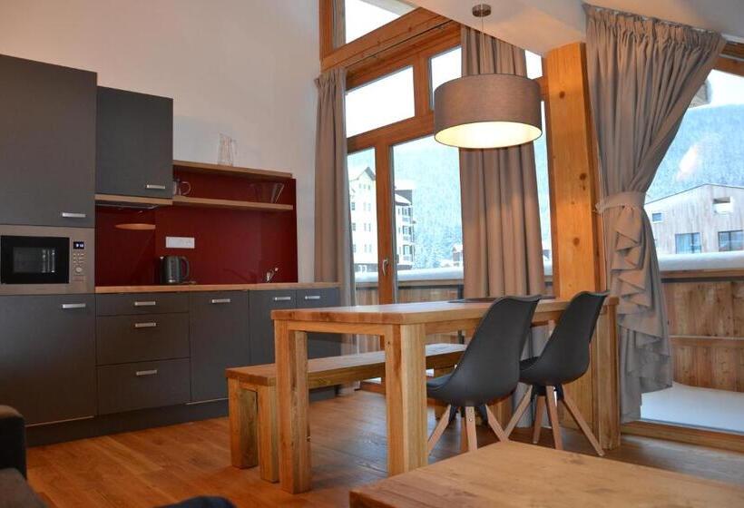 آپارتمان 1 خوابه, Residence Post