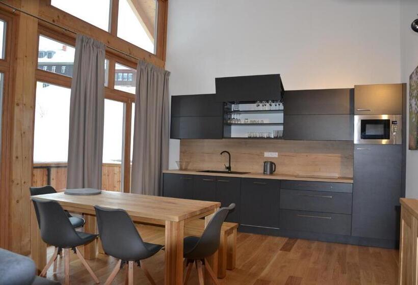 آپارتمان 2 خوابه, Residence Post