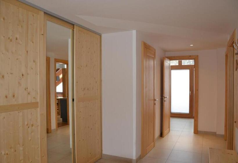 آپارتمان 2 خوابه, Residence Post