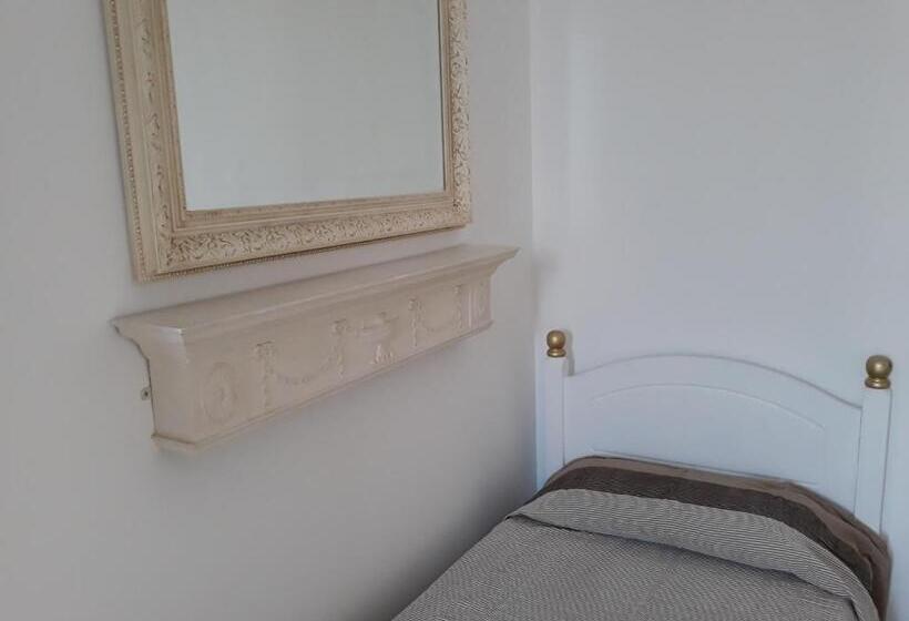 バルコニー付きスタンダードトリプルルーム, Via Pezza 100