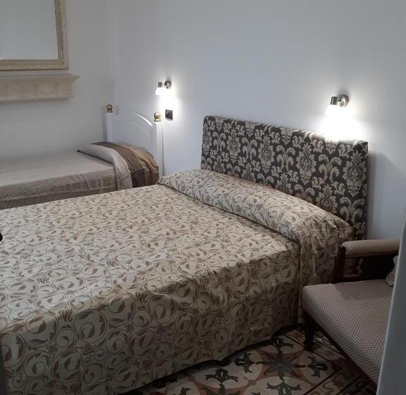 バルコニー付きスタンダードトリプルルーム, Via Pezza 100