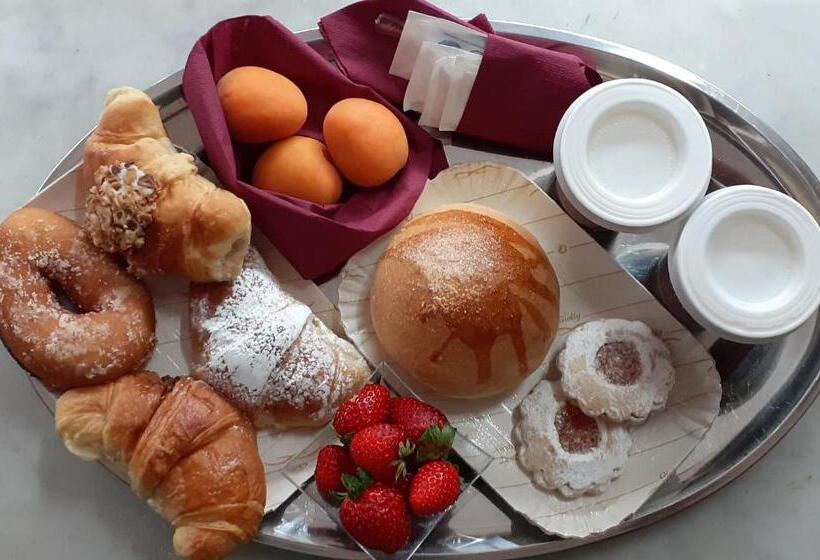 スタンダードルーム, Via Pezza 100