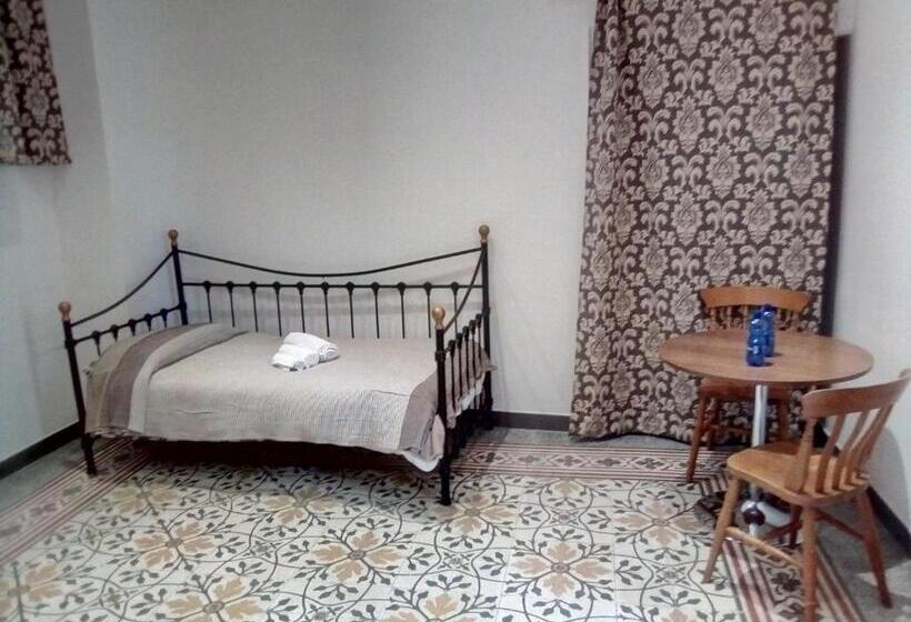 バルコニー付きスタンダードトリプルルーム, Via Pezza 100