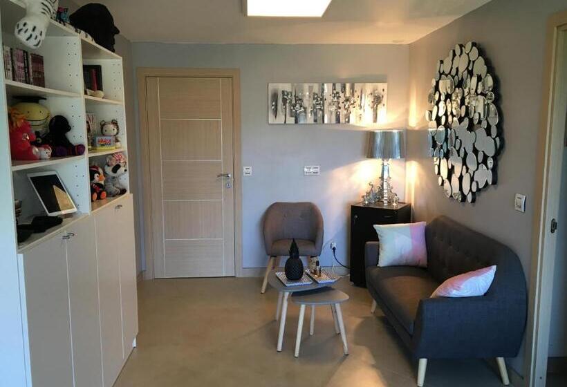 اتاق استاندارد با چشمانداز باغ, Chambre élégante Lisa