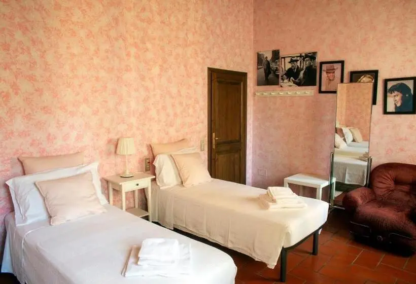 スタンダードトリプルルームの外観-バスルーム, La Casa Di Pilar