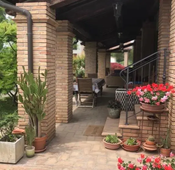 スタンダードスタジオ, La Casa Di Pilar