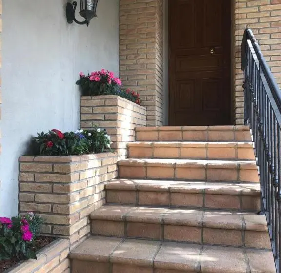 スタンダードスタジオ, La Casa Di Pilar