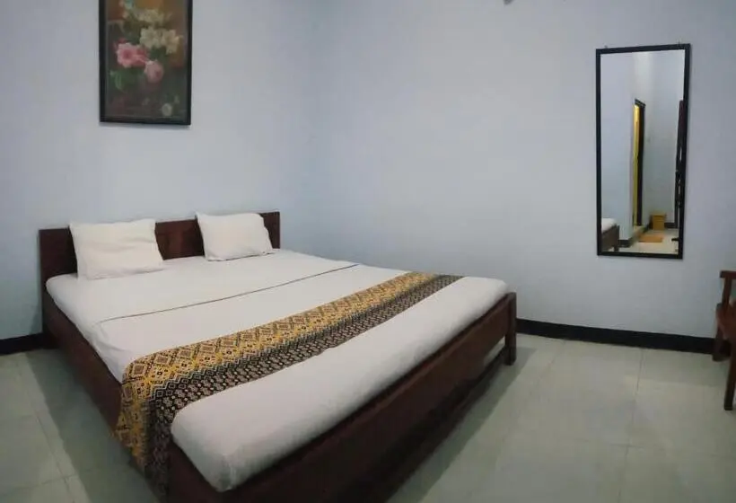 Chambre Deluxe, Ilhami Blitar