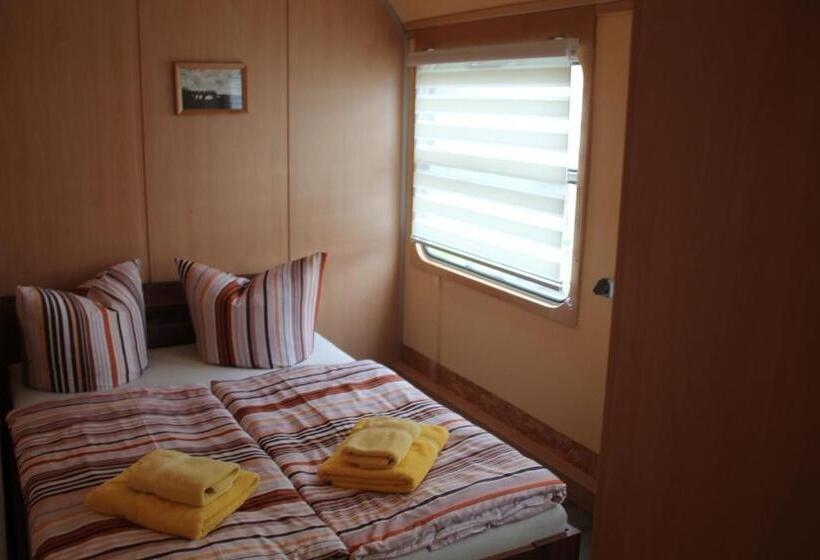 شقة غرفة واحدة, Wolkensteiner Zug