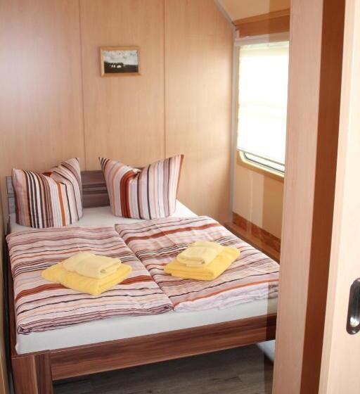 شقة غرفة واحدة, Wolkensteiner Zug