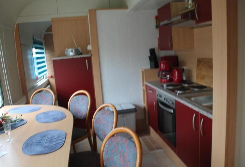 شقة غرفة واحدة, Wolkensteiner Zug