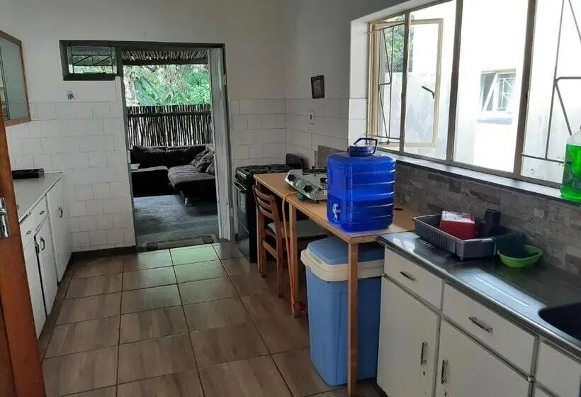 スタンダードルーム, Elephant Walk Guesthouse And Back Packers