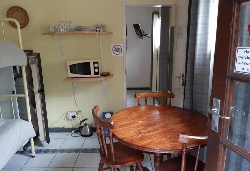 ファミリールーム, Elephant Walk Guesthouse And Back Packers