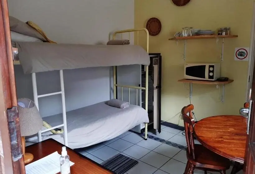 ファミリールーム, Elephant Walk Guesthouse And Back Packers