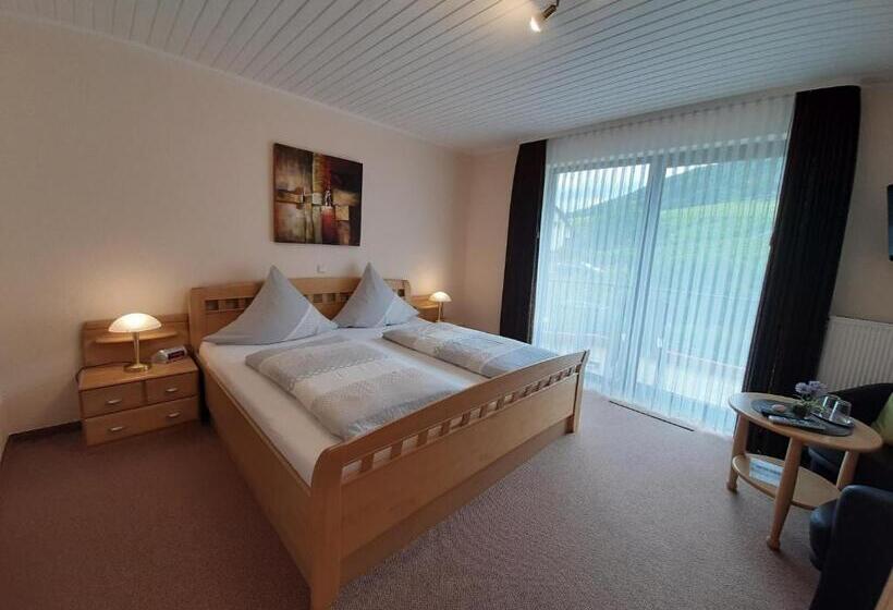 חדר סטנדרט עם מרפסת, Haus Weingarten Appartements Zimmer